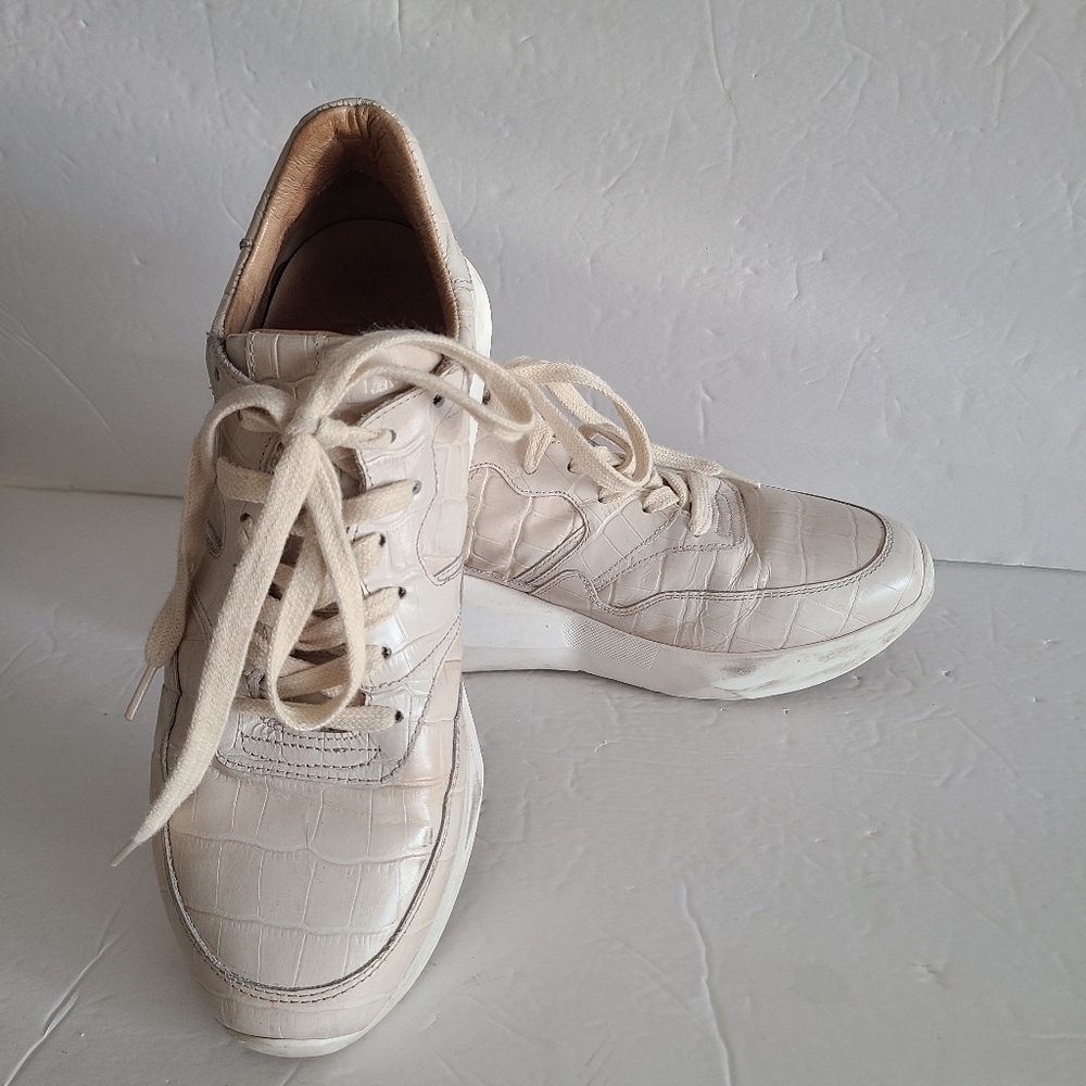 Anthropologie Stylish Beige Croc Sneakers Womens Sz.37 (6)